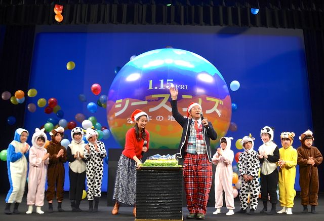 笑福亭鶴瓶、木村文乃からのバースデーケーキに大喜び！　家族に無視されてもこの笑顔！　画像ギャラリー（14枚目）