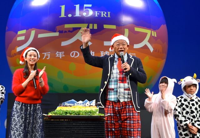 笑福亭鶴瓶、木村文乃からのバースデーケーキに大喜び！　家族に無視されてもこの笑顔！　画像ギャラリー（15枚目）