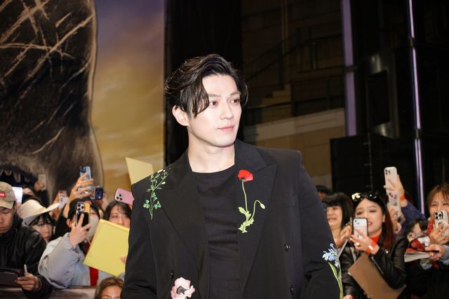 ナミ役エミリー・ラッド、真っ赤な大胆ドレスで魅了！「ONE PIECE」シーズン2来日ファンイベント（6枚目）