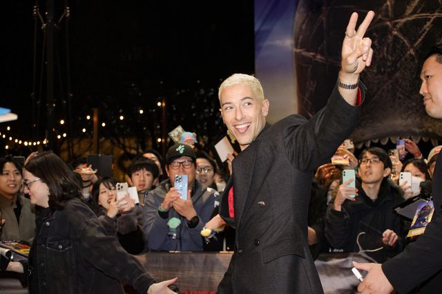 ナミ役エミリー・ラッド、真っ赤な大胆ドレスで魅了！「ONE PIECE」シーズン2来日ファンイベント（8枚目）