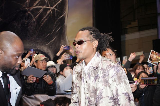 ナミ役エミリー・ラッド、真っ赤な大胆ドレスで魅了！「ONE PIECE」シーズン2来日ファンイベント（11枚目）