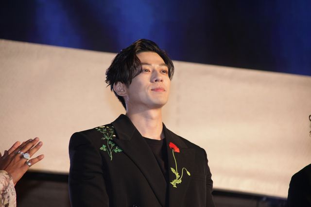 ナミ役エミリー・ラッド、真っ赤な大胆ドレスで魅了！「ONE PIECE」シーズン2来日ファンイベント（16枚目）