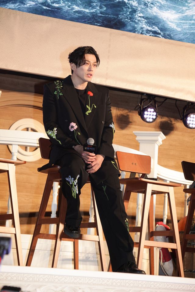 ナミ役エミリー・ラッド、真っ赤な大胆ドレスで魅了！「ONE PIECE」シーズン2来日ファンイベント（22枚目）