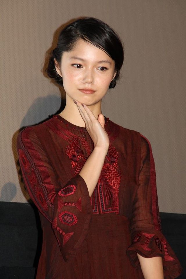 宮崎あおい、エスニックなロングワンピース姿がかわいい！ 『神様のカルテ2』大ヒット感謝イベント写真ギャラリー（6枚目）