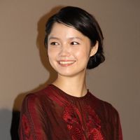 宮崎あおい エスニックなロングワンピース姿がかわいい 神様のカルテ2 大ヒット感謝イベント写真ギャラリー フォトギャラリー シネマトゥデイ