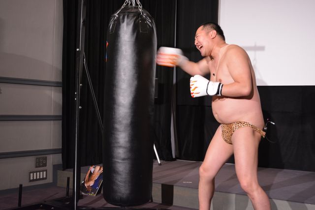 とにかく明るい安村、マイナス13キロの肉体改造に挑戦（5枚目）