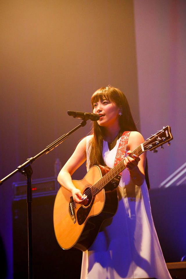 かっこよすぎ！miwa＆坂口健太郎『君と100回目の恋』劇中バンドが一夜限りの生ライブ！（4枚目）