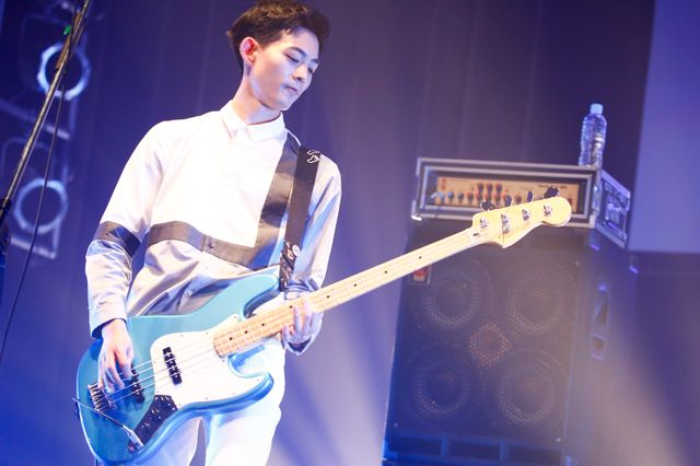 かっこよすぎ！miwa＆坂口健太郎『君と100回目の恋』劇中バンドが一夜限りの生ライブ！（5枚目）