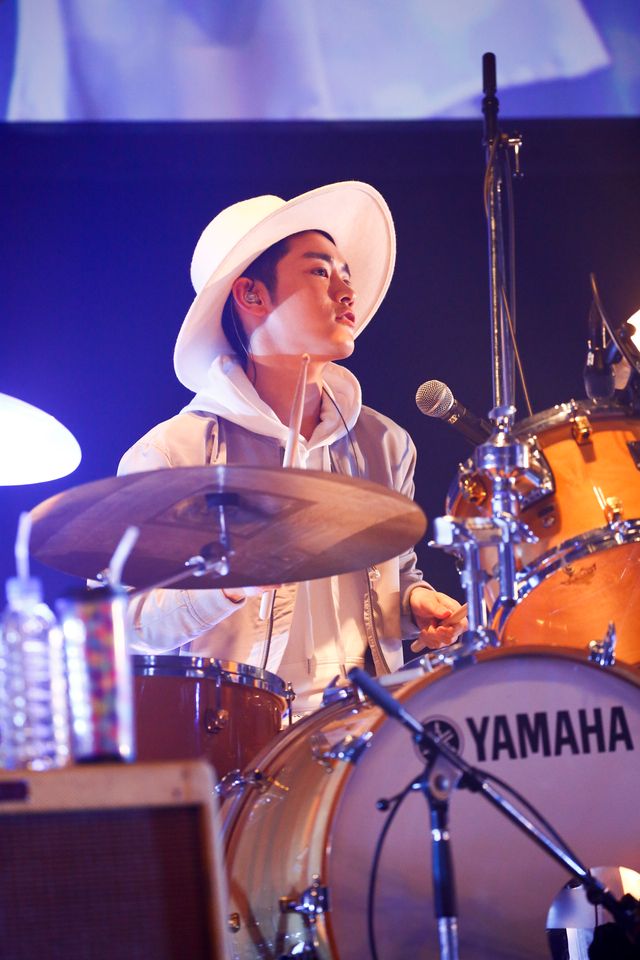 かっこよすぎ！miwa＆坂口健太郎『君と100回目の恋』劇中バンドが一夜限りの生ライブ！（6枚目）