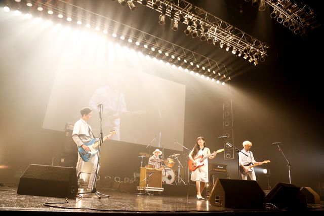 かっこよすぎ！miwa＆坂口健太郎『君と100回目の恋』劇中バンドが一夜限りの生ライブ！（8枚目）
