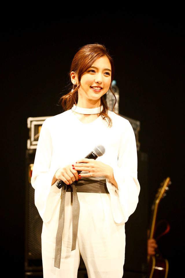 かっこよすぎ！miwa＆坂口健太郎『君と100回目の恋』劇中バンドが一夜限りの生ライブ！（10枚目）