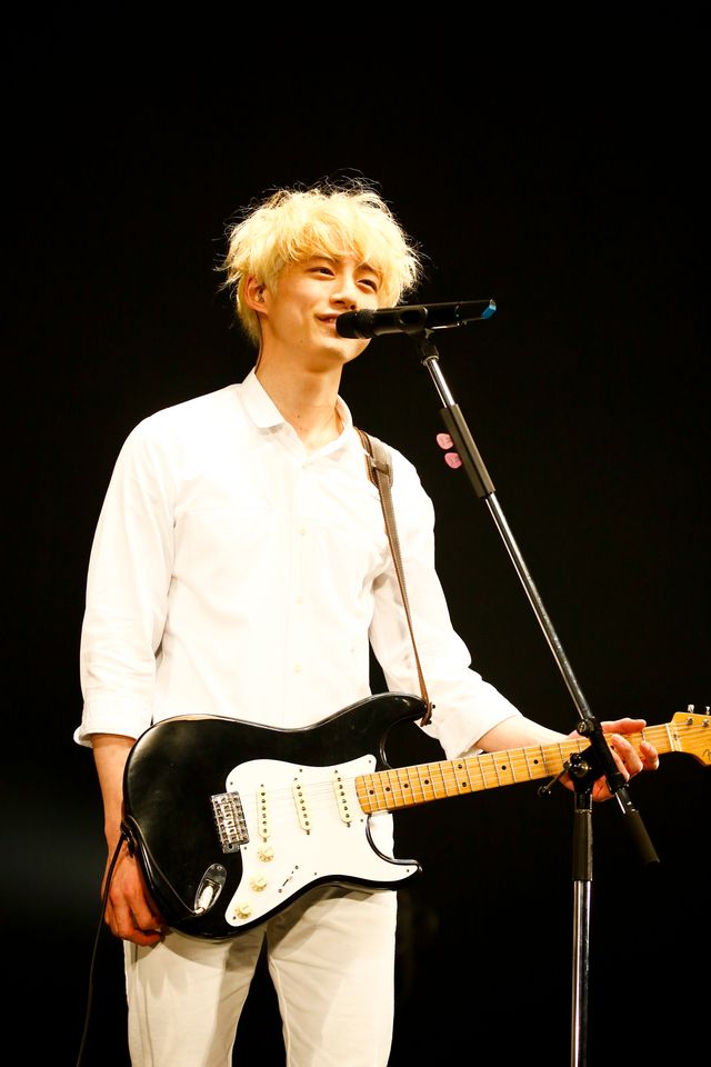 かっこよすぎ！miwa＆坂口健太郎『君と100回目の恋』劇中バンドが一夜限りの生ライブ！（11枚目）