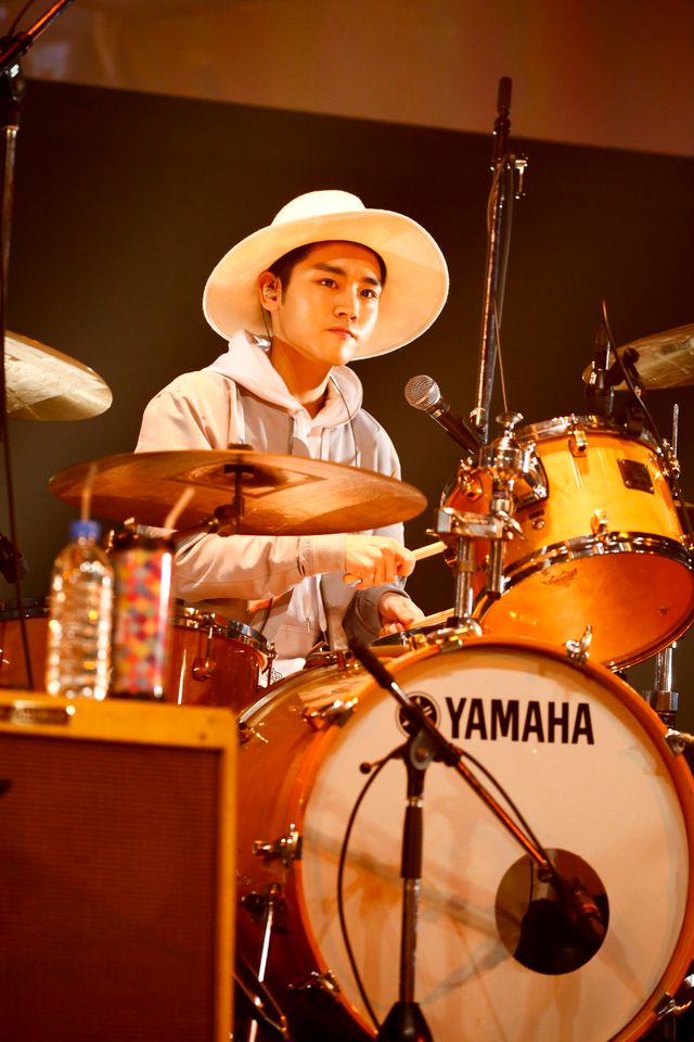 かっこよすぎ！miwa＆坂口健太郎『君と100回目の恋』劇中バンドが一夜限りの生ライブ！（13枚目）