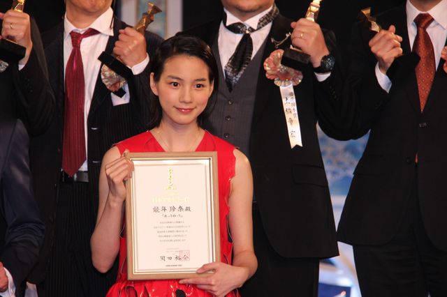 今年の授賞式ファッションの傾向は？華やかに女優陣が競演！【第38回日本アカデミー賞】フォトギャラリー（24枚目）