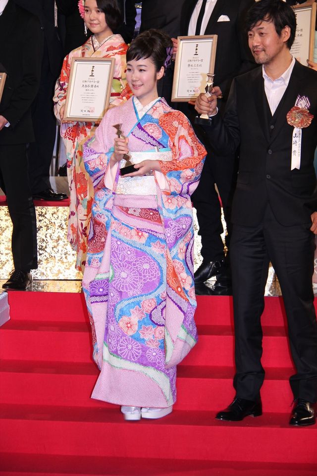 今年の授賞式ファッションの傾向は？華やかに女優陣が競演！【第38回日本アカデミー賞】フォトギャラリー（27枚目）