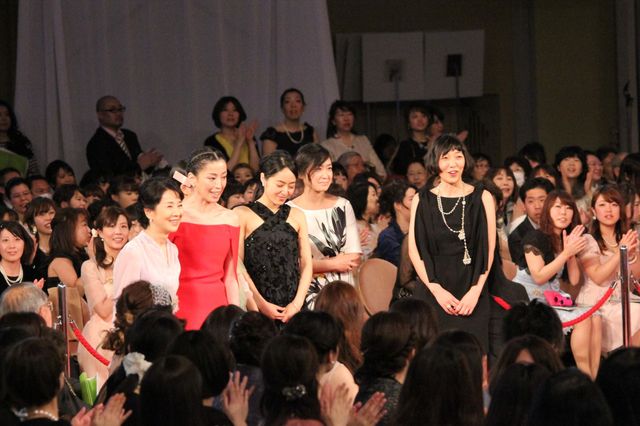 今年の授賞式ファッションの傾向は？華やかに女優陣が競演！【第38回日本アカデミー賞】フォトギャラリー（32枚目）