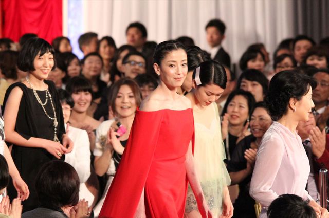 今年の授賞式ファッションの傾向は？華やかに女優陣が競演！【第38回日本アカデミー賞】フォトギャラリー（34枚目）