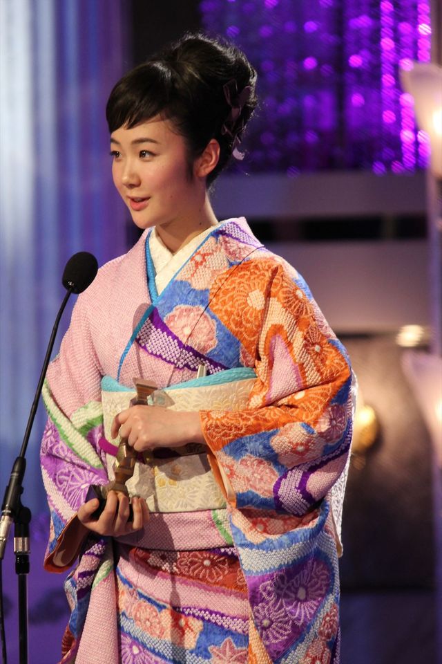 今年の授賞式ファッションの傾向は？華やかに女優陣が競演！【第38回日本アカデミー賞】フォトギャラリー（61枚目）