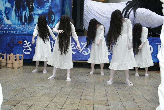 ゆるキャラ疑惑!?　の貞子、泣き出す赤ん坊の姿を見て最恐ヒロインに自信!?　画像ギャラリー（8枚目）