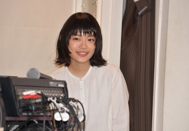 【11枚】杉咲花、春らしい装い！キュートにファースト写真集イベントに登場（4枚目）