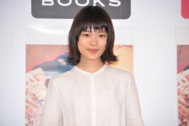 【11枚】杉咲花、春らしい装い！キュートにファースト写真集イベントに登場（6枚目）