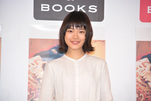 【11枚】杉咲花、春らしい装い！キュートにファースト写真集イベントに登場（7枚目）