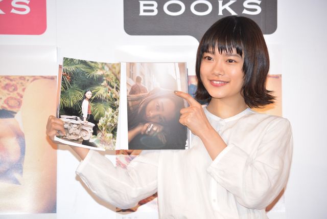 【11枚】杉咲花、春らしい装い！キュートにファースト写真集イベントに登場（8枚目）