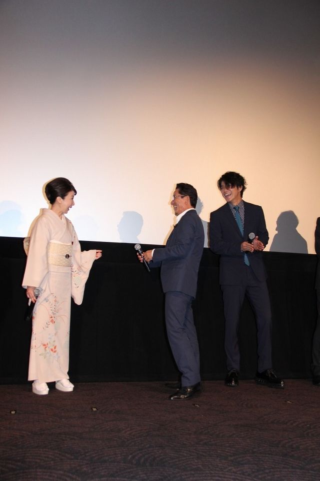 水谷豊、伊藤蘭の愛情こもったケーキをぱくり！フォトギャラリー（11枚目）