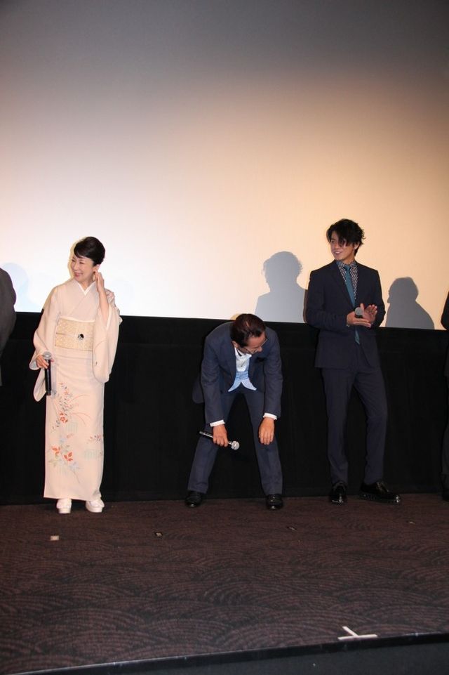 水谷豊、伊藤蘭の愛情こもったケーキをぱくり！フォトギャラリー（12枚目）