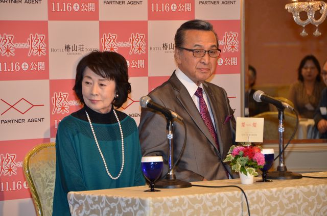 足を引きずる吉行和子…フォトギャラリー（2枚目）