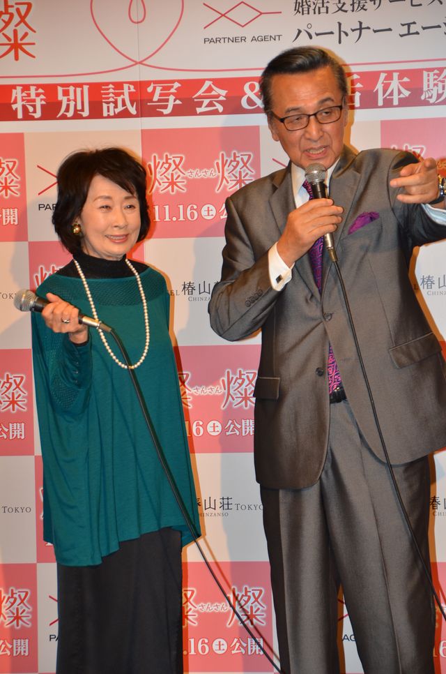 足を引きずる吉行和子…フォトギャラリー（11枚目）