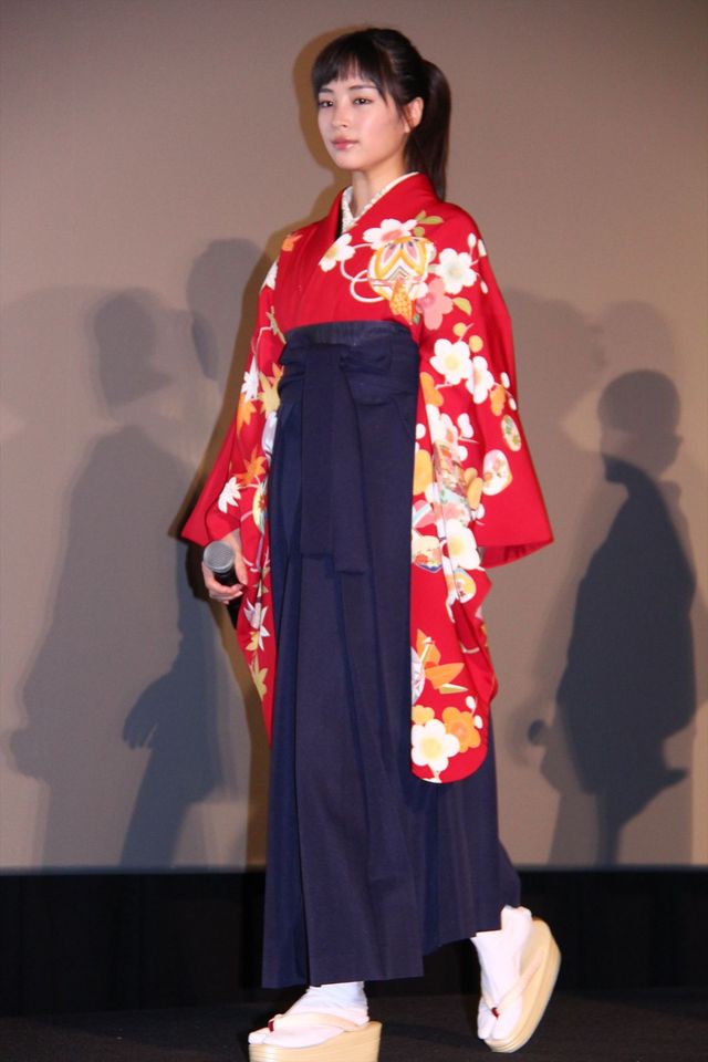 ロングヘア＆はかま姿の広瀬すず！野村周平＆真剣佑も！写真ギャラリー『ちはやふる　－上の句－』初日舞台あいさつ（2枚目）