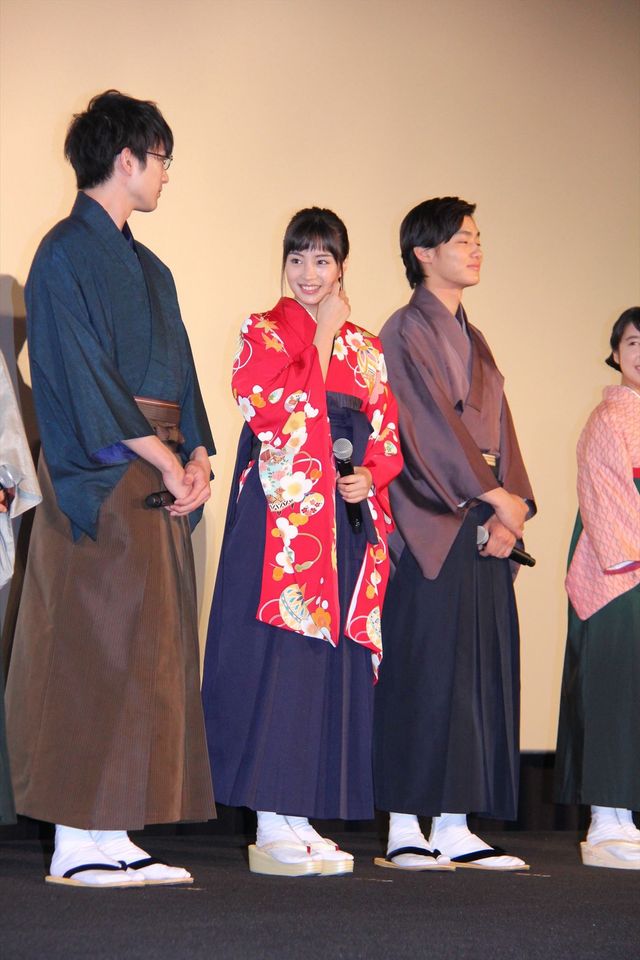 ロングヘア＆はかま姿の広瀬すず！野村周平＆真剣佑も！写真ギャラリー『ちはやふる　－上の句－』初日舞台あいさつ（3枚目）