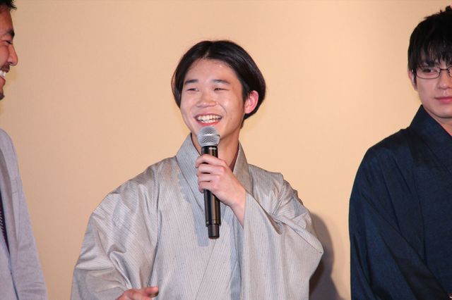 ロングヘア＆はかま姿の広瀬すず！野村周平＆真剣佑も！写真ギャラリー『ちはやふる　－上の句－』初日舞台あいさつ（9枚目）