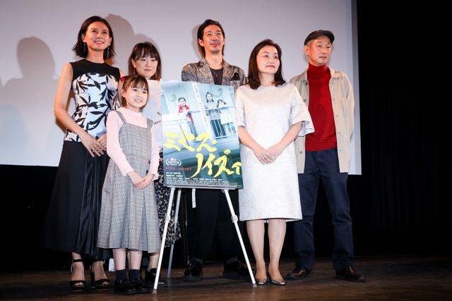 新津ちせ、落書きシーンはドキドキ！『ミセス・ノイズィ』完成披露舞台あいさつ（11枚目）