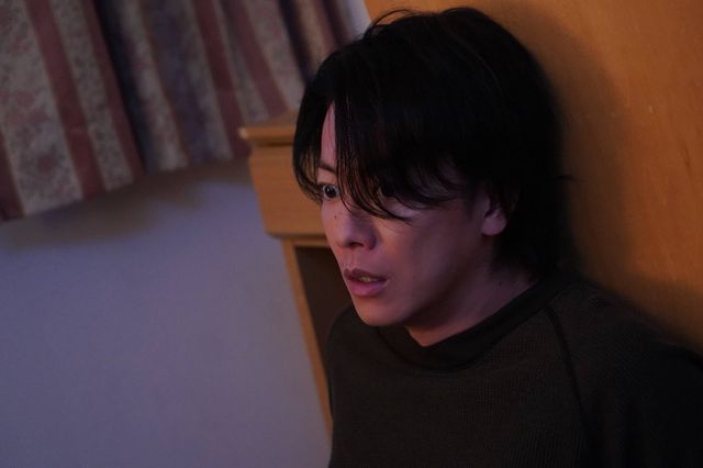 佐藤健、驚がくの表情！「ほんとにあった怖い話20周年スペシャル」場面カット（6枚目）