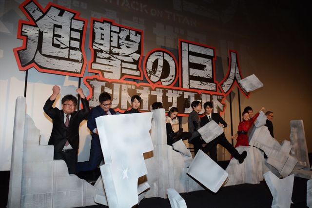 『進撃の巨人』キャストが壁を破壊！初日舞台あいさつフォトギャラリー：フォトギャラリー