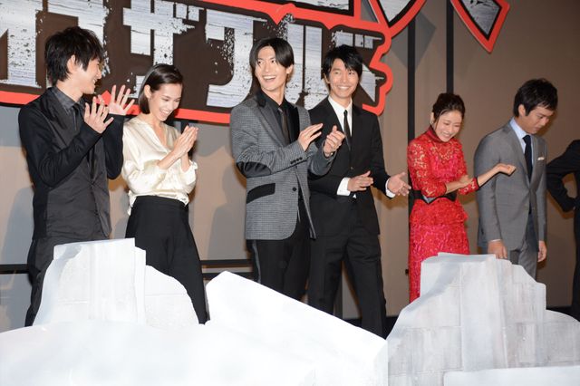 『進撃の巨人』キャストが壁を破壊！初日舞台あいさつフォトギャラリー（21枚目）