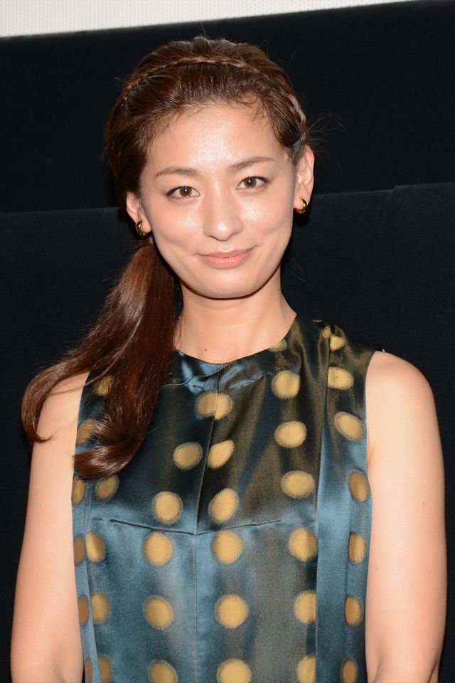 上品なワンピースで登場した尾野真千子！写真ギャラリー（6枚目）