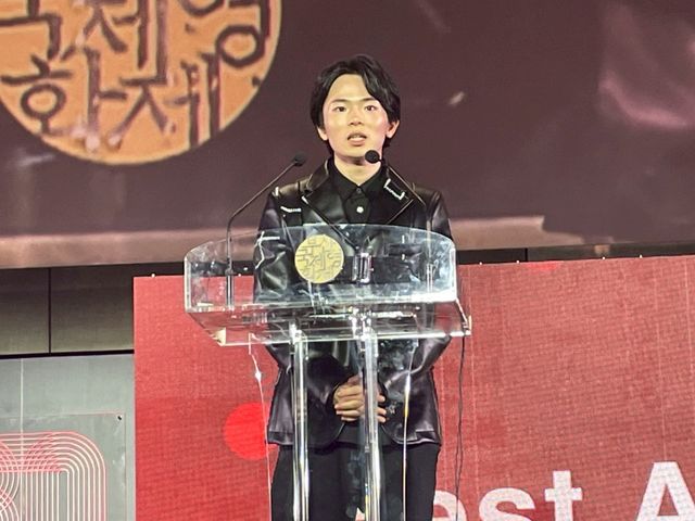 『愚か者の身分』北村匠海＆林裕太＆綾野剛が最優秀俳優賞受賞！釜山国際映画祭授賞式の様子（3枚目）