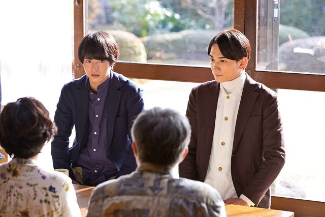 安達＆黒沢、目線の先には安達の家族…映画『チェリまほ』メイキング＆場面カット：フォトギャラリー