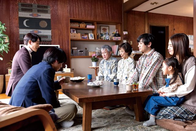 安達＆黒沢、目線の先には安達の家族…映画『チェリまほ』メイキング＆場面カット（3枚目）