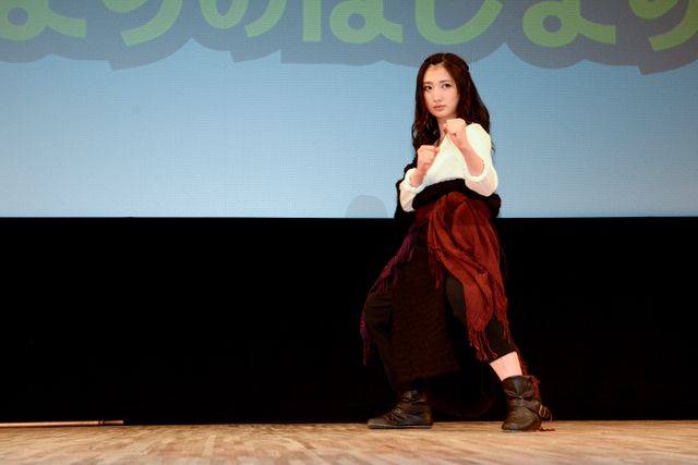 武田梨奈がコウメ太夫に蹴り！フォトギャラリー（4枚目）