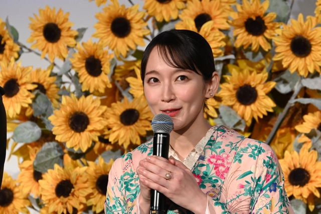 吉岡里帆、ピンクの和装がかわいい！映画『九龍ジェネリックロマンス』初日舞台あいさつ（7枚目）