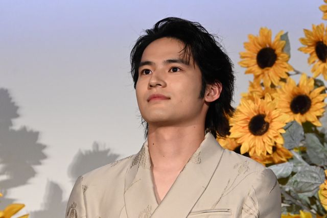 吉岡里帆、ピンクの和装がかわいい！映画『九龍ジェネリックロマンス』初日舞台あいさつ（9枚目）