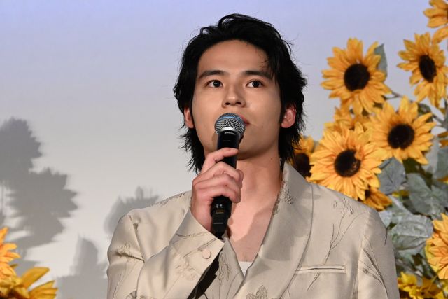 吉岡里帆、ピンクの和装がかわいい！映画『九龍ジェネリックロマンス』初日舞台あいさつ（11枚目）