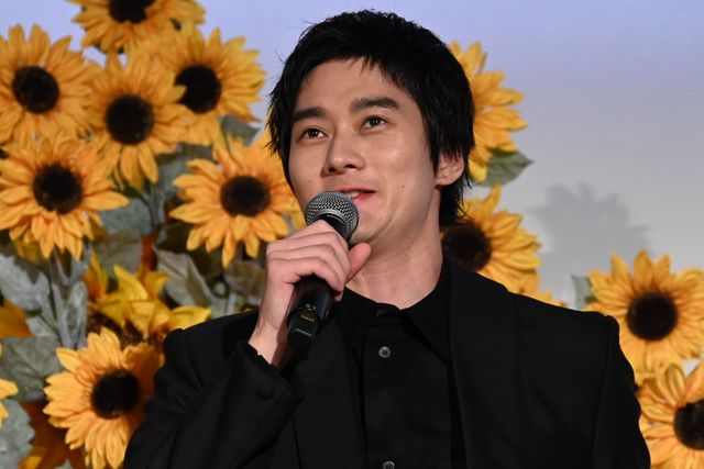 吉岡里帆、ピンクの和装がかわいい！映画『九龍ジェネリックロマンス』初日舞台あいさつ（15枚目）