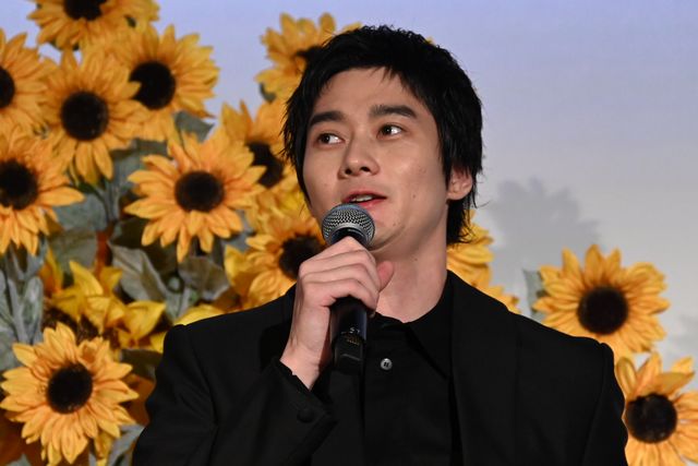 吉岡里帆、ピンクの和装がかわいい！映画『九龍ジェネリックロマンス』初日舞台あいさつ（16枚目）