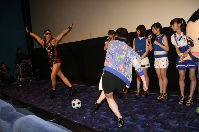 フェアリーズとレイザーラモンHGが対決！フォトギャラリー（9枚目）