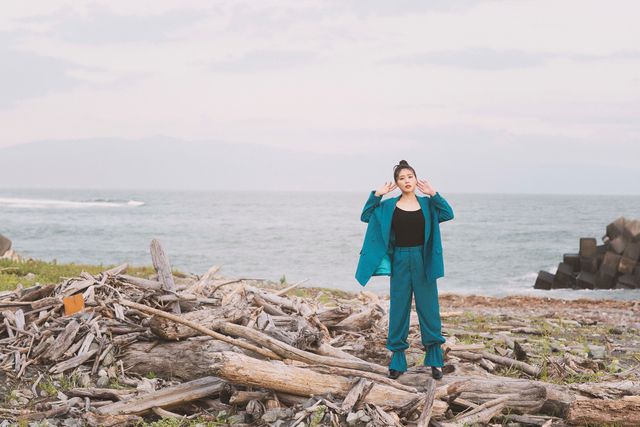 【3枚】美脚！「有村架純 2021 DESK CALENDAR」発売決定（2枚目）